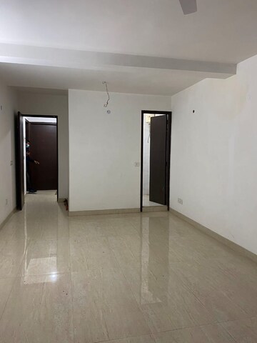 Room in 4 BHK Apartment at Vasant Kunj – for Rent