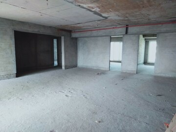 Room in 5 BHK Apartment at Andheri West – for Sale