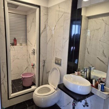 Bathroom in 2 BHK Apartment at DLH Orchid, Lokhandwala Complex – for Sale