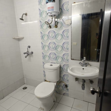 Bathroom in 1 BHK Apartment at Dilshad Garden – for Rent