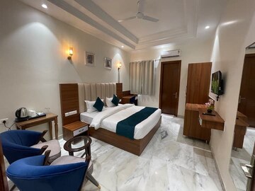 4 BHK Builder Floor For Rent in Anand Niketan
