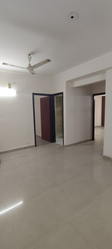 2 BHK Apartment For Rent in Supertech Ecociti, Sector 137