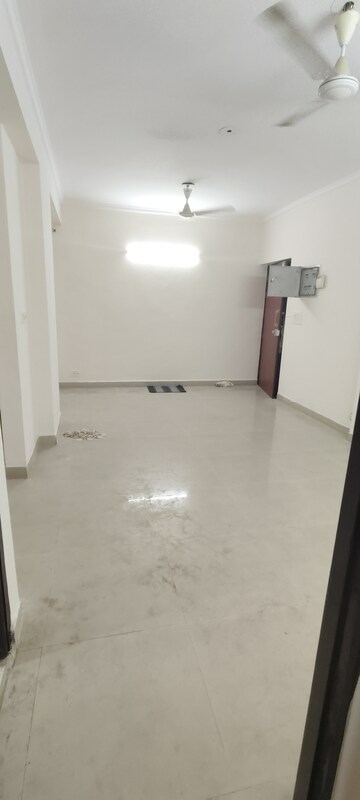 Room in 2 BHK Apartment at Supertech Ecociti, Sector 137 – for Rent