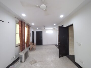 Room in 3 BHK Builder Floor at Sector 38 – for Rent