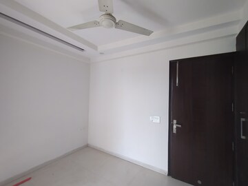 Room in 3 BHK Builder Floor at Sector 38 – for Rent