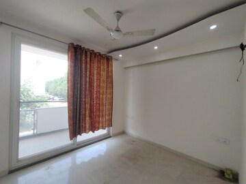 Room in 3 BHK Builder Floor at Sector 38 – for Rent