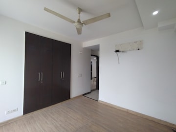 Room in 3 BHK Builder Floor at Sector 38 – for Rent