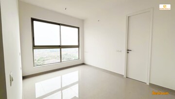 Room in 1 BHK Apartment at Hiranandani Fortune City, New Panvel – for Rent