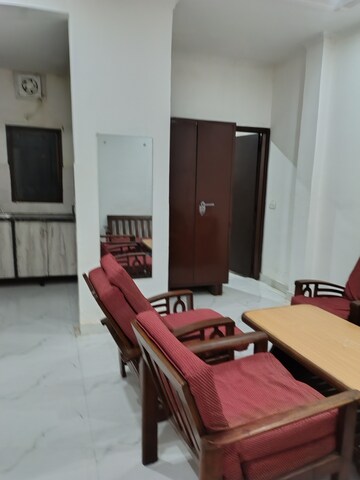 Furnished Amenities in 1 BHK Builder Floor at Greenwood City, Sector 40 – for Rent