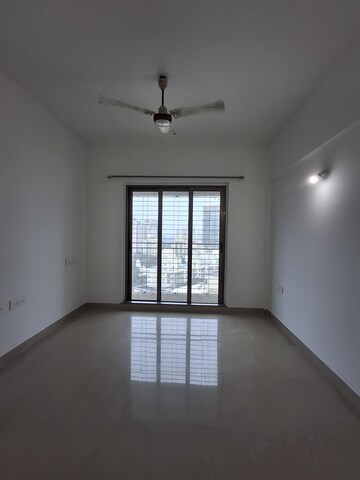 Room in 3 BHK Apartment at Raheja Serenity, Kandivali East – for Rent