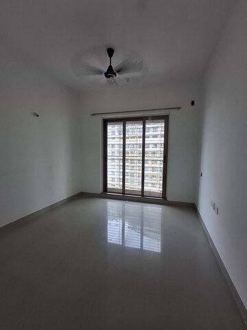 Room in 3 BHK Apartment at Raheja Serenity, Kandivali East – for Rent