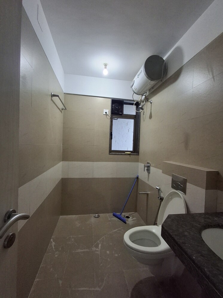 Bathroom, raheja-serenity 3 Bedroom 1305 Sq.Ft. Apartment In Kandivali East Mumbai 8908853