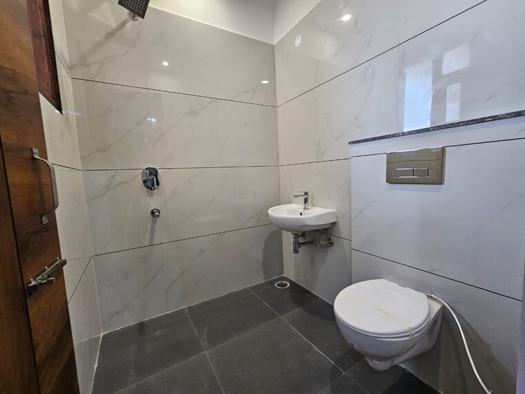 Bathroom, pir machalla 3 Bedroom 1500 Sq.Ft. Apartment In Pir Machalla Zirakpur 8908864