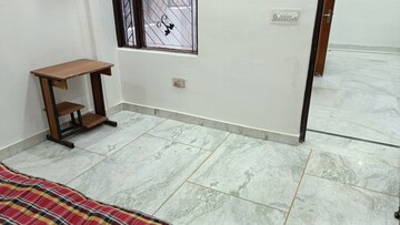 Room in 2 BHK Builder Floor at Vaishali Sector 4 – for Rent