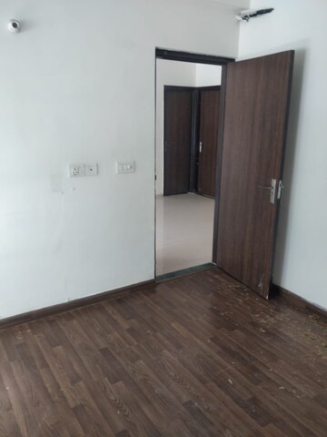 Room in 3 BHK Apartment at BPTP Parkland Pride, Sector 77 – for Rent