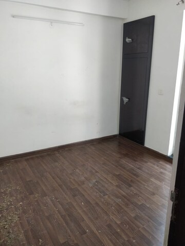 Room in 3 BHK Apartment at BPTP Parkland Pride, Sector 77 – for Rent