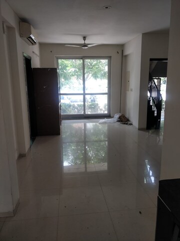 Room in 3 BHK Apartment at BPTP Parkland Pride, Sector 77 – for Rent