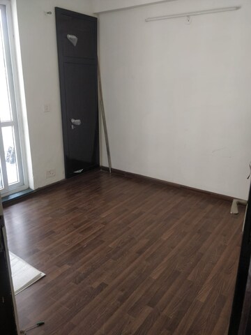 Room in 3 BHK Apartment at BPTP Parkland Pride, Sector 77 – for Rent