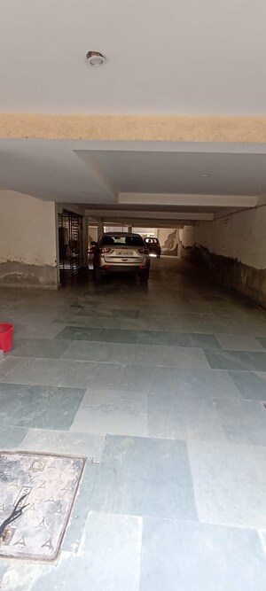 Parking in 4 BHK Builder Floor at Green Fields Colony – for Sale