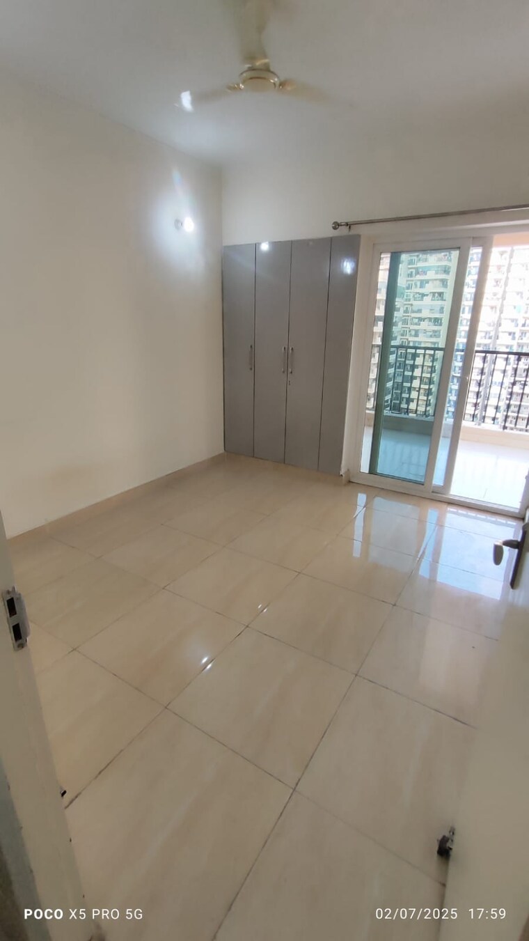 Room, gaur-city-2-14th-avenue 3 Bedroom 1175 Sq.Ft. Apartment In Sector 16c Greater Noida Greater Noida 8909076