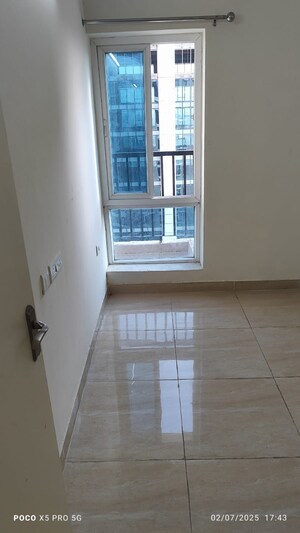 Room in 3 BHK Apartment at Gaur City 2 - 14th Avenue, Sector 16c Greater Noida – for Sale