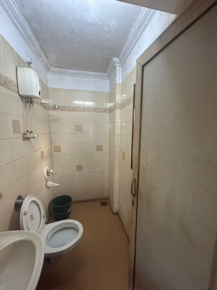 Bathroom, dosti-oro-67 2 Bedroom 587 Sq.Ft. Apartment In Kandivali West Mumbai 8909099