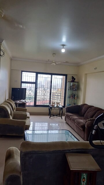 Room in 4 BHK Apartment at Whispering Heights, Malad West – for Rent