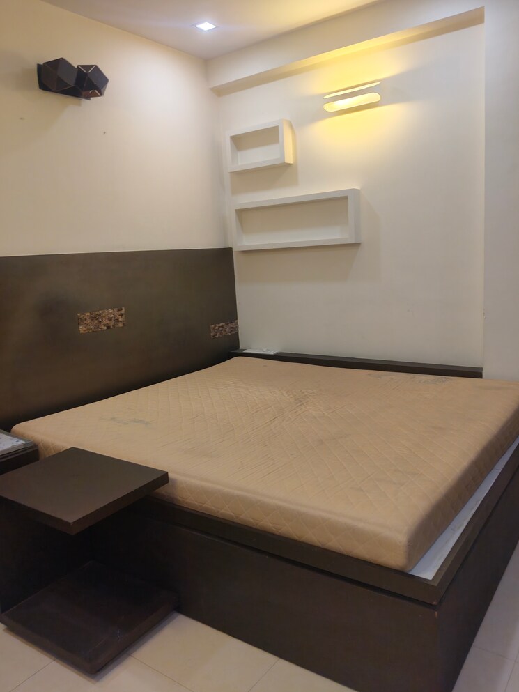 Room, silver-sand-chs 2 Bedroom 950 Sq.Ft. Apartment In Andheri West Mumbai 8909131