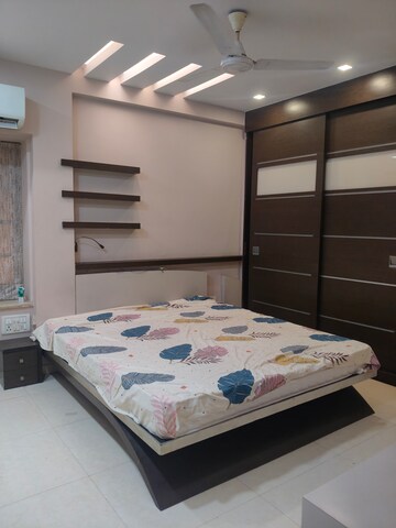 Bedroom in 2 BHK Apartment at Silver Sand CHS, Andheri West – for Rent