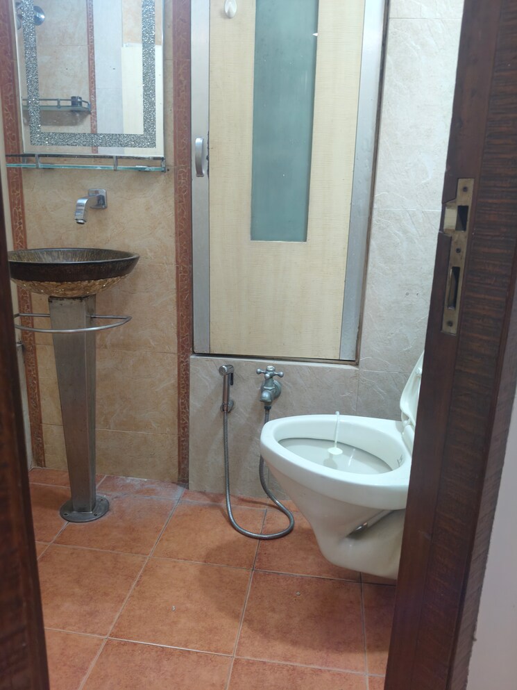 Bathroom, silver-sand-chs 2 Bedroom 950 Sq.Ft. Apartment In Andheri West Mumbai 8909131