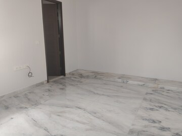 Room in 2 BHK Builder Floor at Sector 45 – for Rent