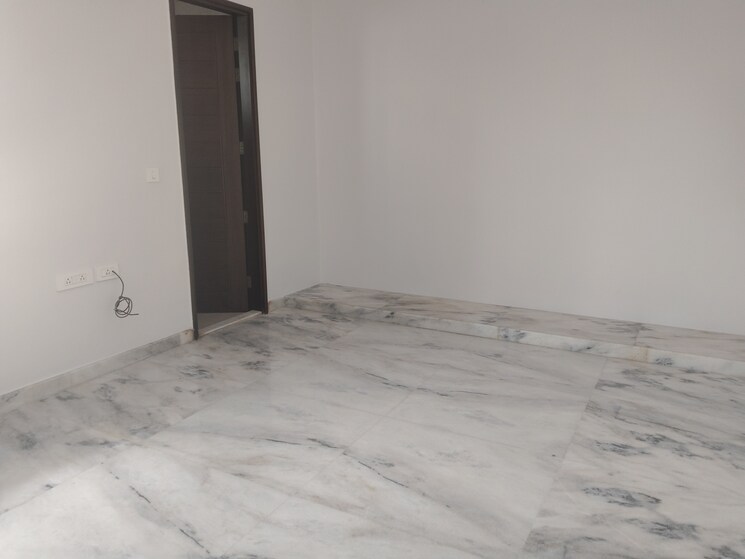 Room, sector 45 2 Bedroom 250 Sq.Yd. Builder Floor In Sector 45 Faridabad 8909125