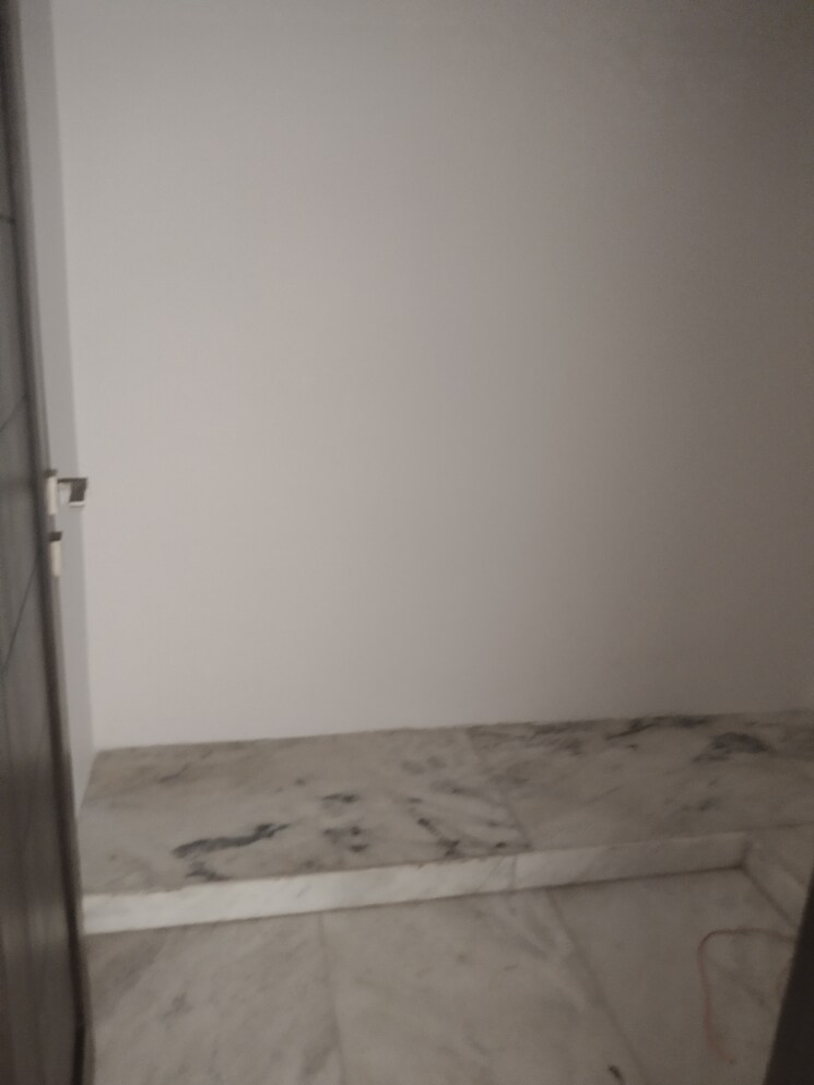 Room, sector 45 2 Bedroom 250 Sq.Yd. Builder Floor In Sector 45 Faridabad 8909125