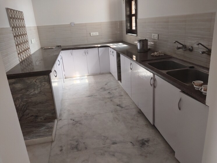 Kitchen, sector 45 2 Bedroom 250 Sq.Yd. Builder Floor In Sector 45 Faridabad 8909125