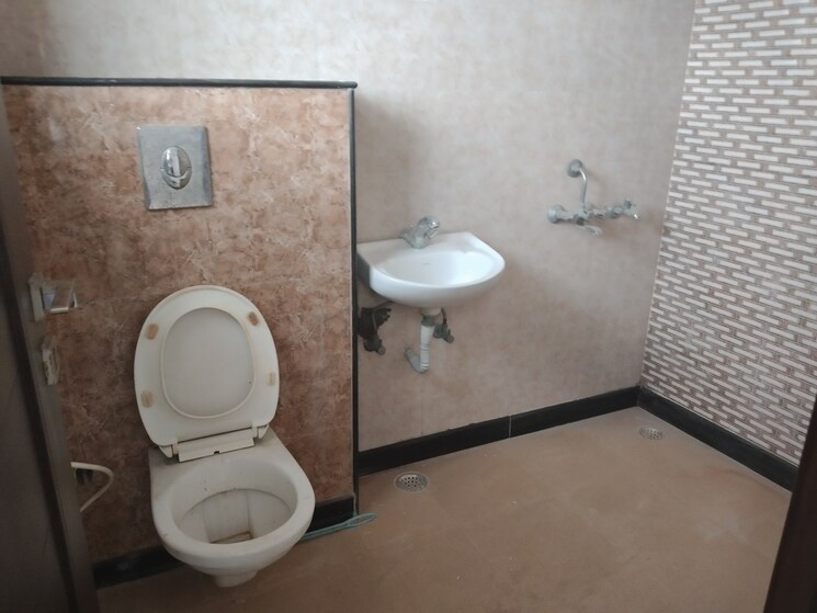 Bathroom, sector 45 2 Bedroom 250 Sq.Yd. Builder Floor In Sector 45 Faridabad 8909125