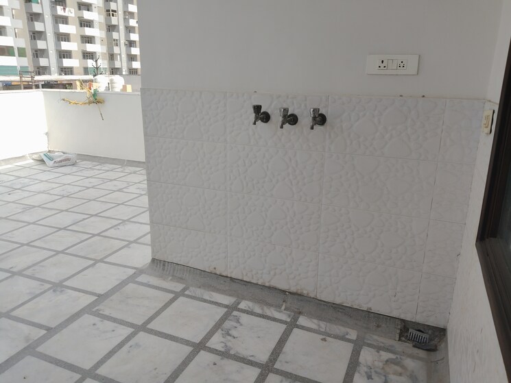 Room, sector 45 2 Bedroom 250 Sq.Yd. Builder Floor In Sector 45 Faridabad 8909125