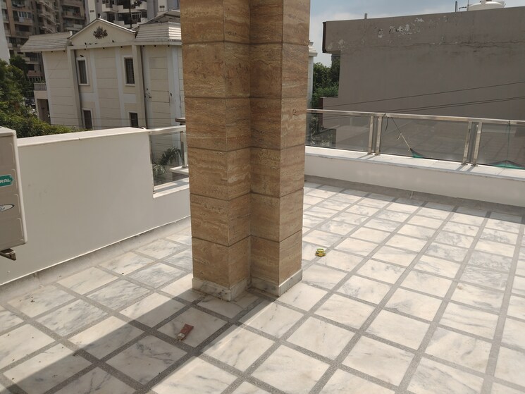 Balcony, sector 45 2 Bedroom 250 Sq.Yd. Builder Floor In Sector 45 Faridabad 8909125