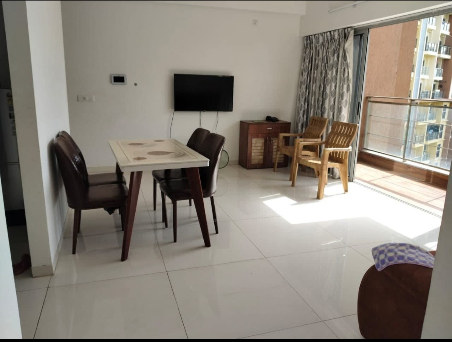 2 BHK Apartment For Sale in Amanora Adreno Towers