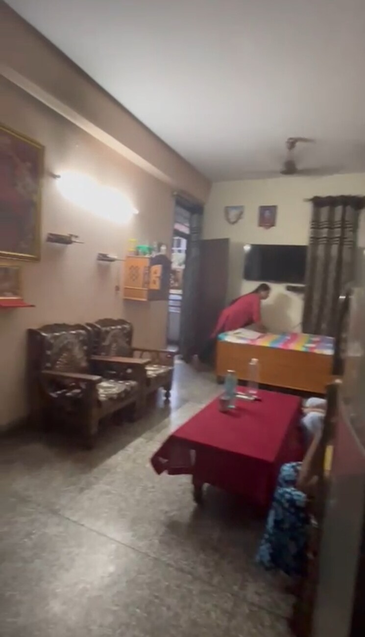 Living Room, uma-cooperative-society 2.5 Bedroom 850 Sq.Ft. Apartment In Mayur Vihar 1 Delhi 8909196