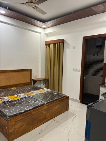 1 RK Independent House For Rent in Sector 18