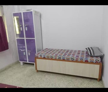 Room in  Pg at Prabhadevi – for Rent