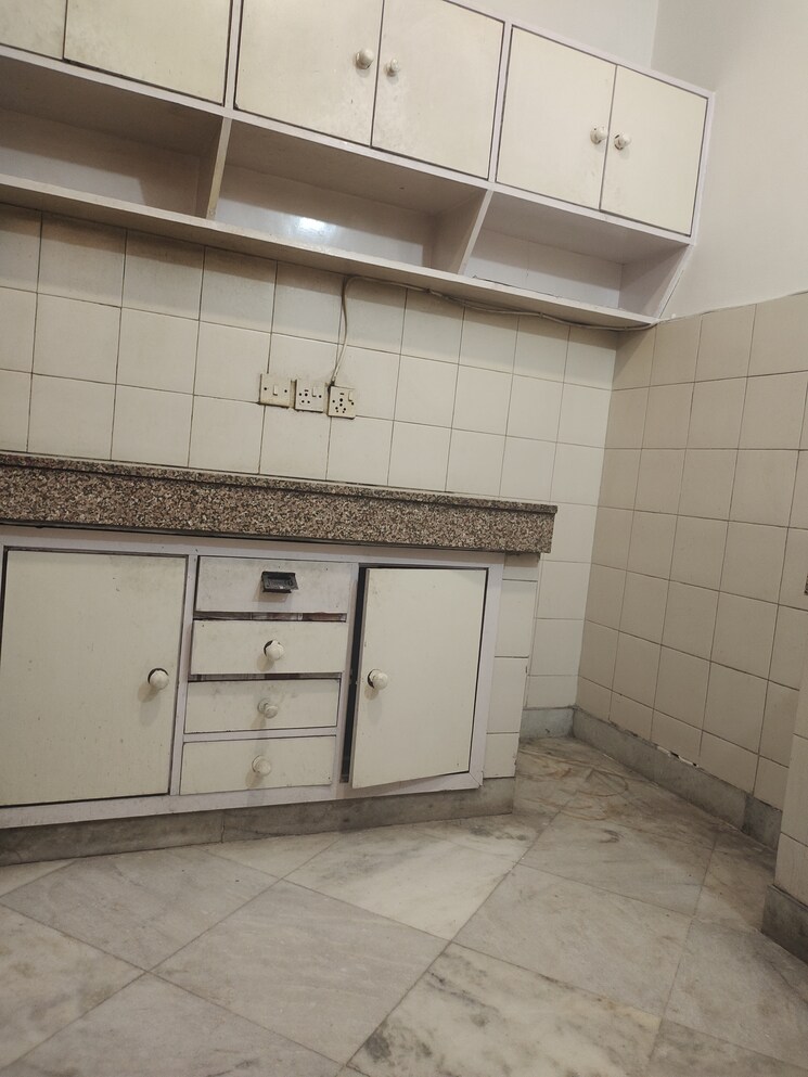 Balcony, east of kailash 3 Bedroom 1100 Sq.Ft. Builder Floor In East Of Kailash Delhi 8909268