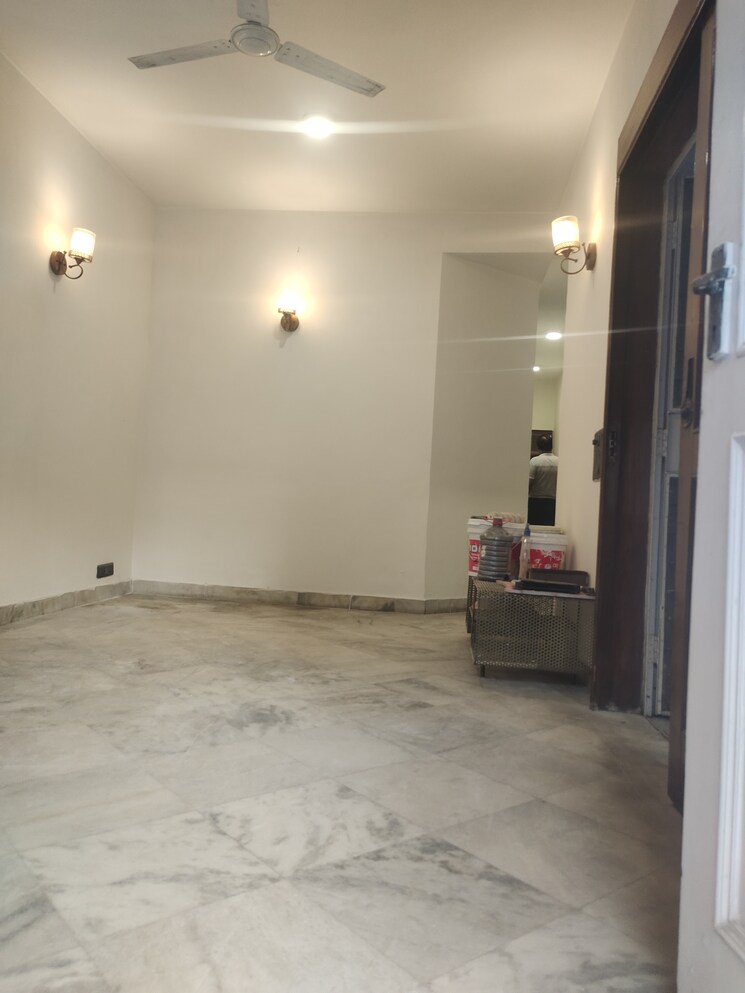 undefined, east of kailash 3 Bedroom 1100 Sq.Ft. Builder Floor In East Of Kailash Delhi 8909268