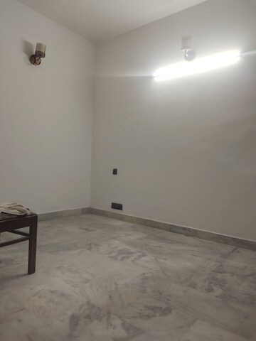 Furnished Amenities in 3 BHK Builder Floor at East Of Kailash – for Rent