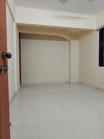 Room in 2 BHK Apartment at Seawoods Sector 44 – for Rent