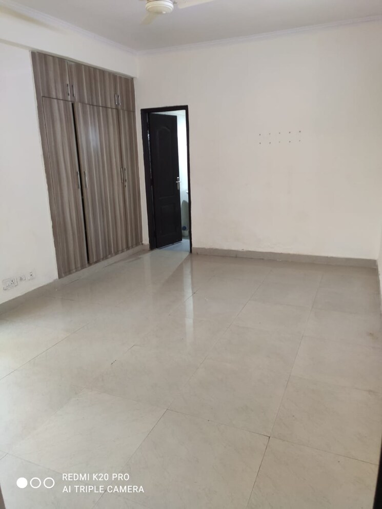 Room, aims-golf-city 2 Bedroom 950 Sq.Ft. Apartment In Sector 75 Noida 8909274