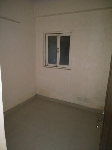 Room in 2 BHK Apartment at Aims Golf City, Sector 75 – for Rent