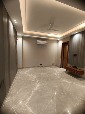 Room in 4 BHK Builder Floor at Greater Kailash ii – for Rent