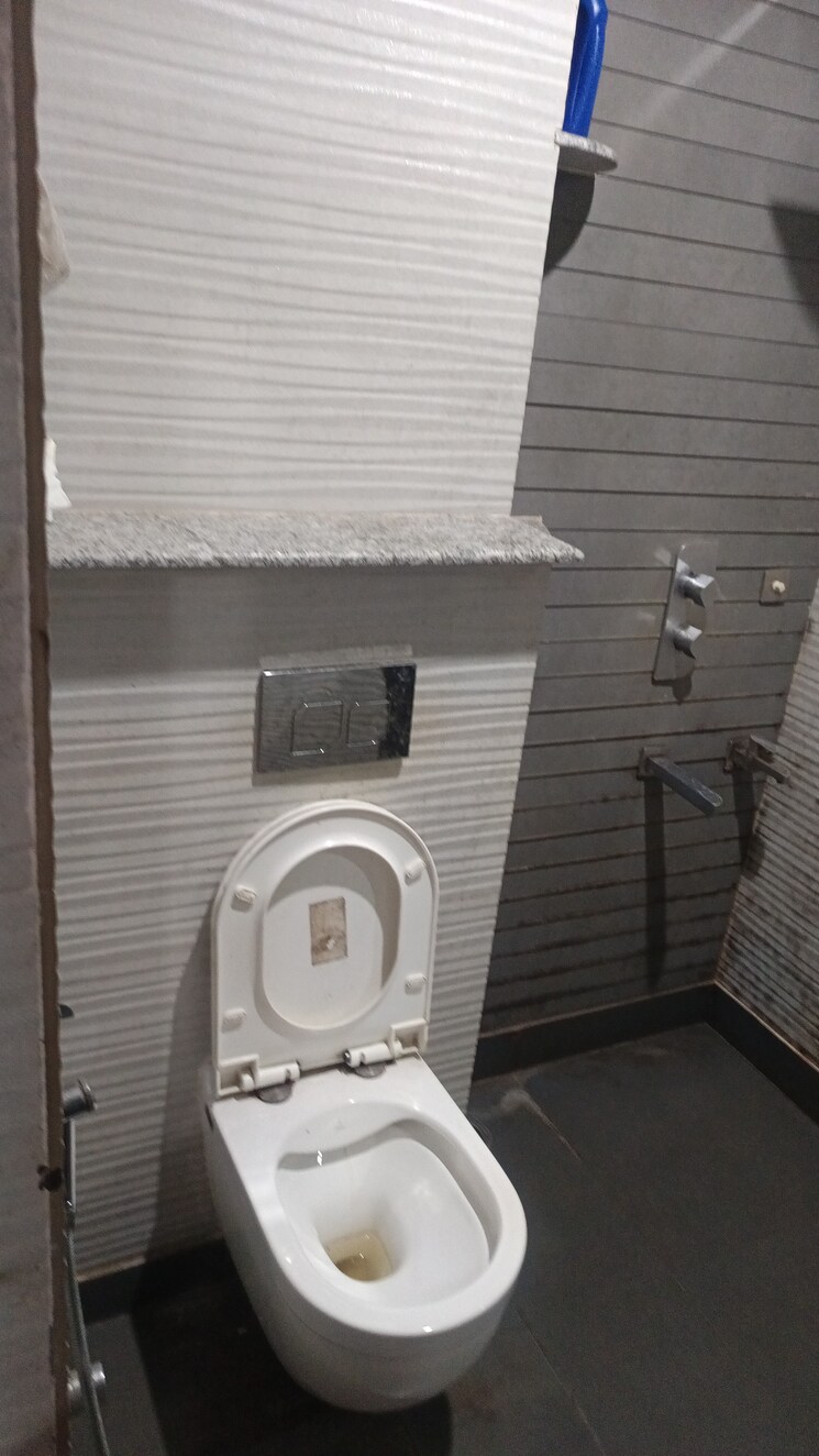 Bathroom, patel nagar 3 Bedroom 1200 Sq.Ft. Builder Floor In Patel Nagar Delhi 8909303