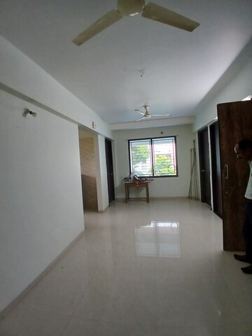 Room in 3 BHK Apartment at Khamla – for Rent